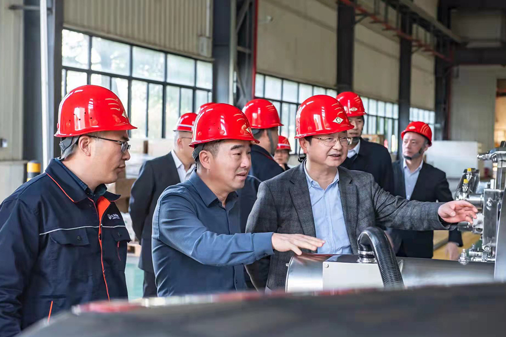 辛國榮調研-江機公司.jpg 辛國榮調研-江機公司.jpg